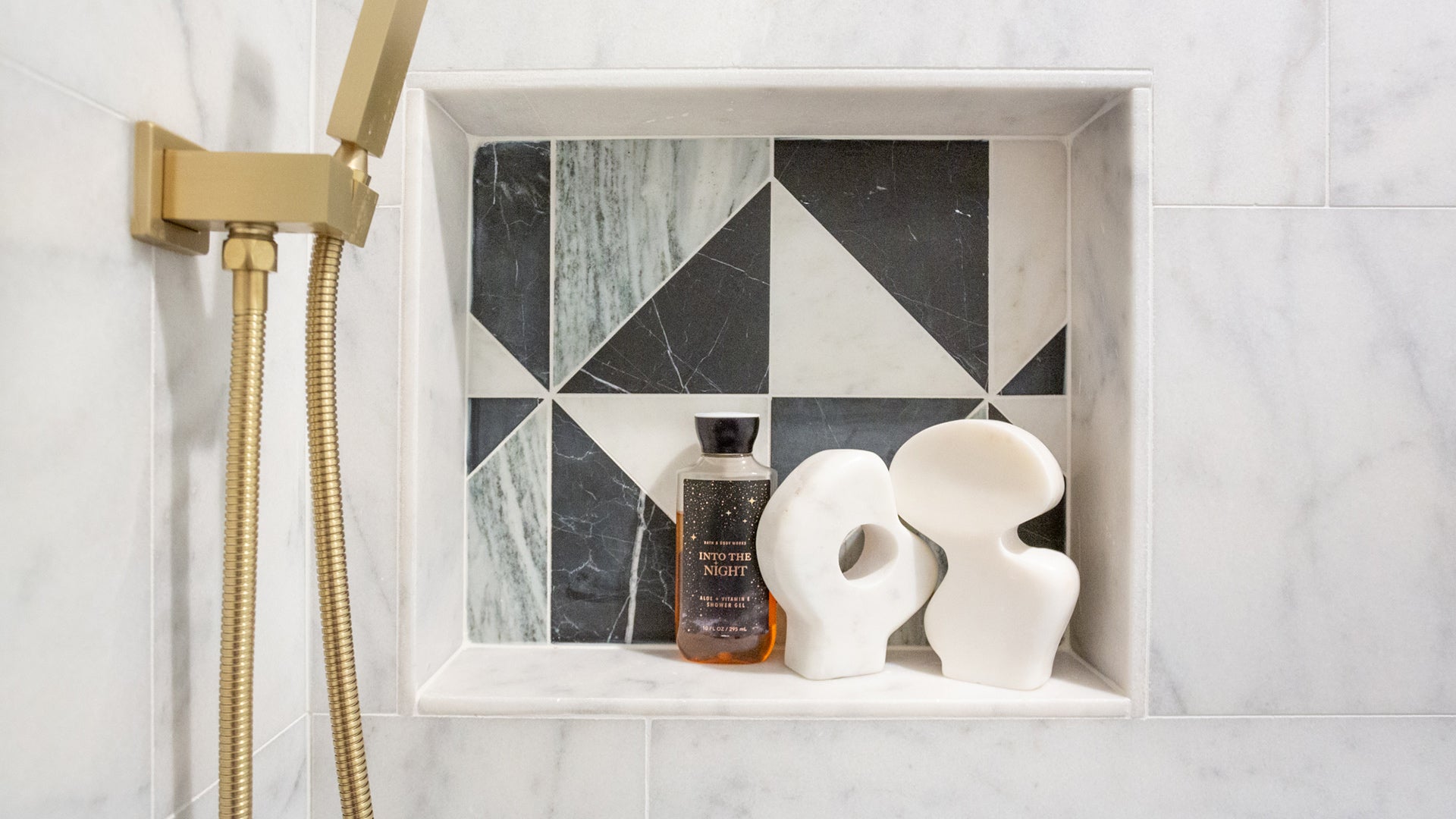 Shower cutout shelf featuring Alba Vera, Nero and Montclair Marbles Desktop
